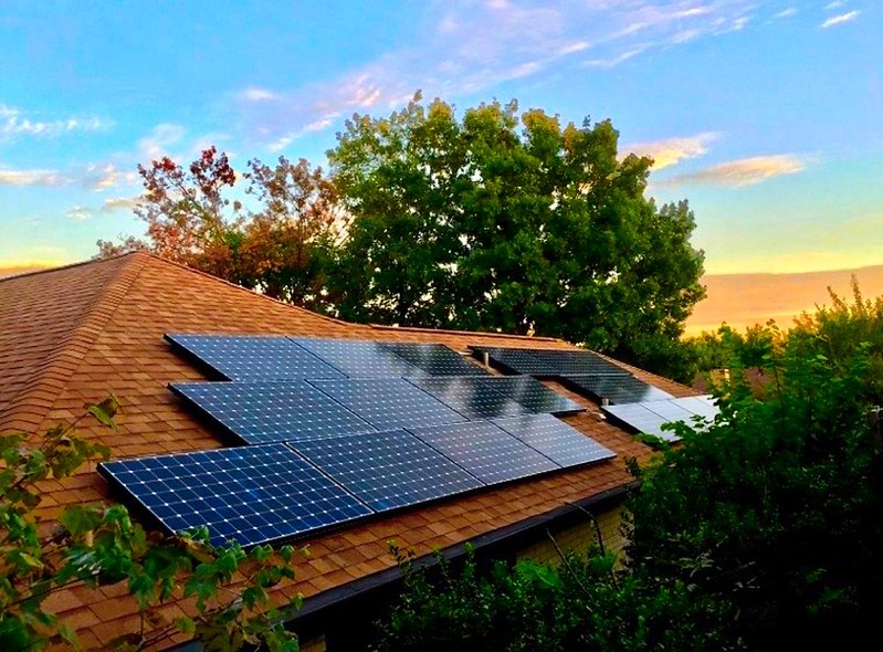 A roof-mounted photovoltaic system consists of 20 solar panels giving 6.54 kW of solar power.