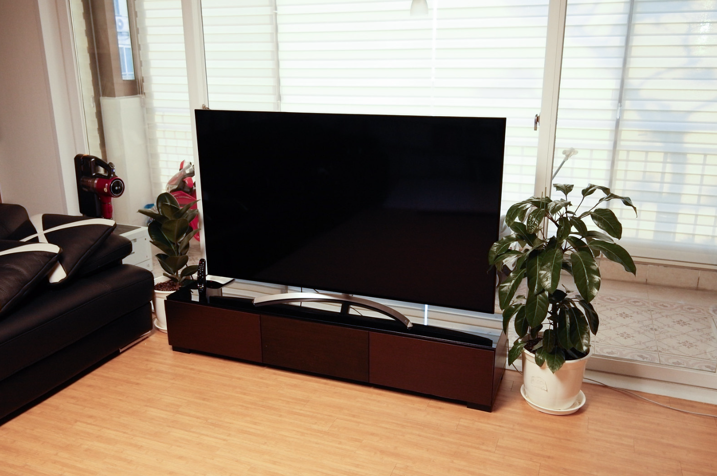 solar powered tv, high quality tv, television set up