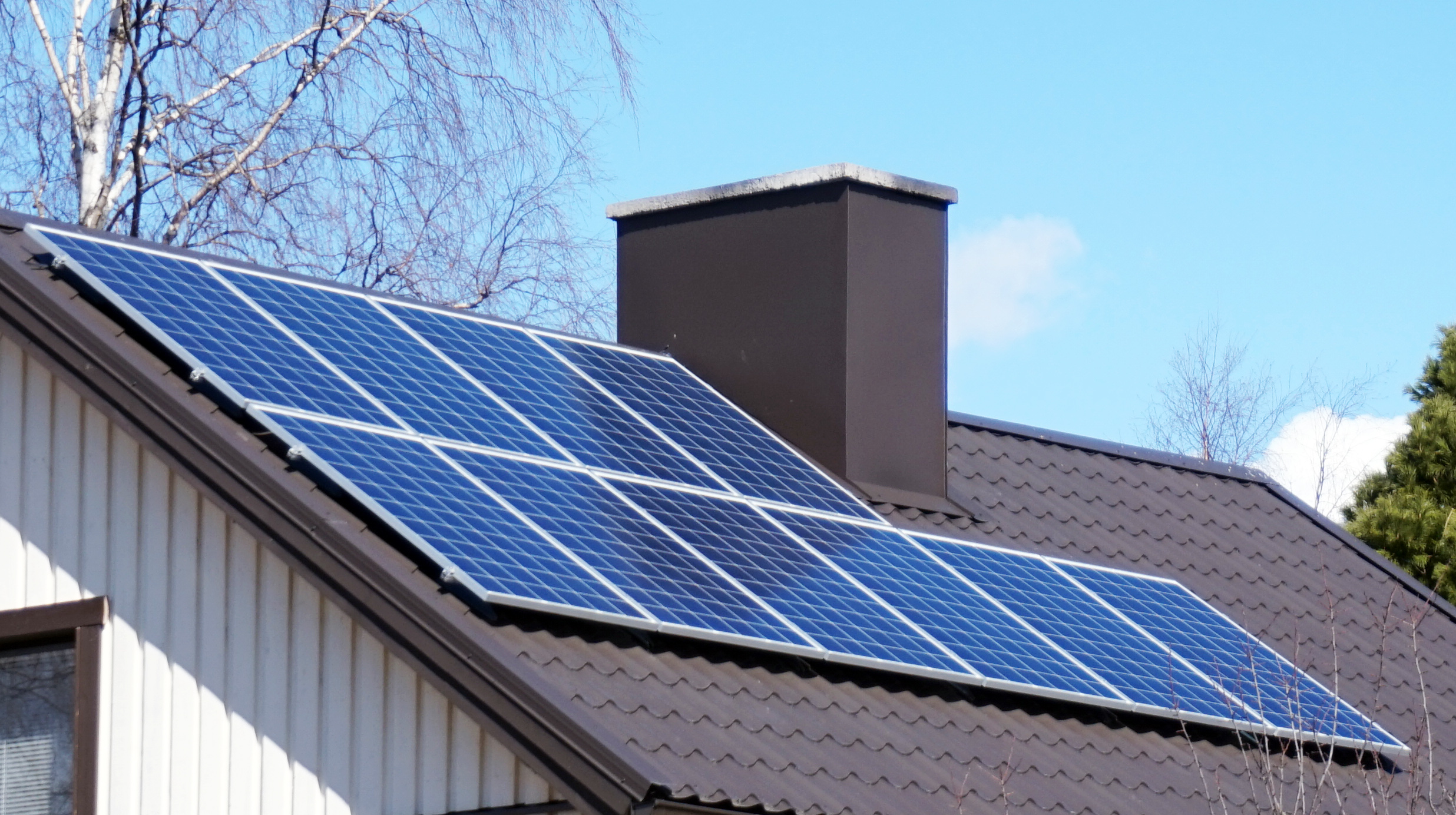 The Pros and Cons of Solar Panels on a Metal Roof